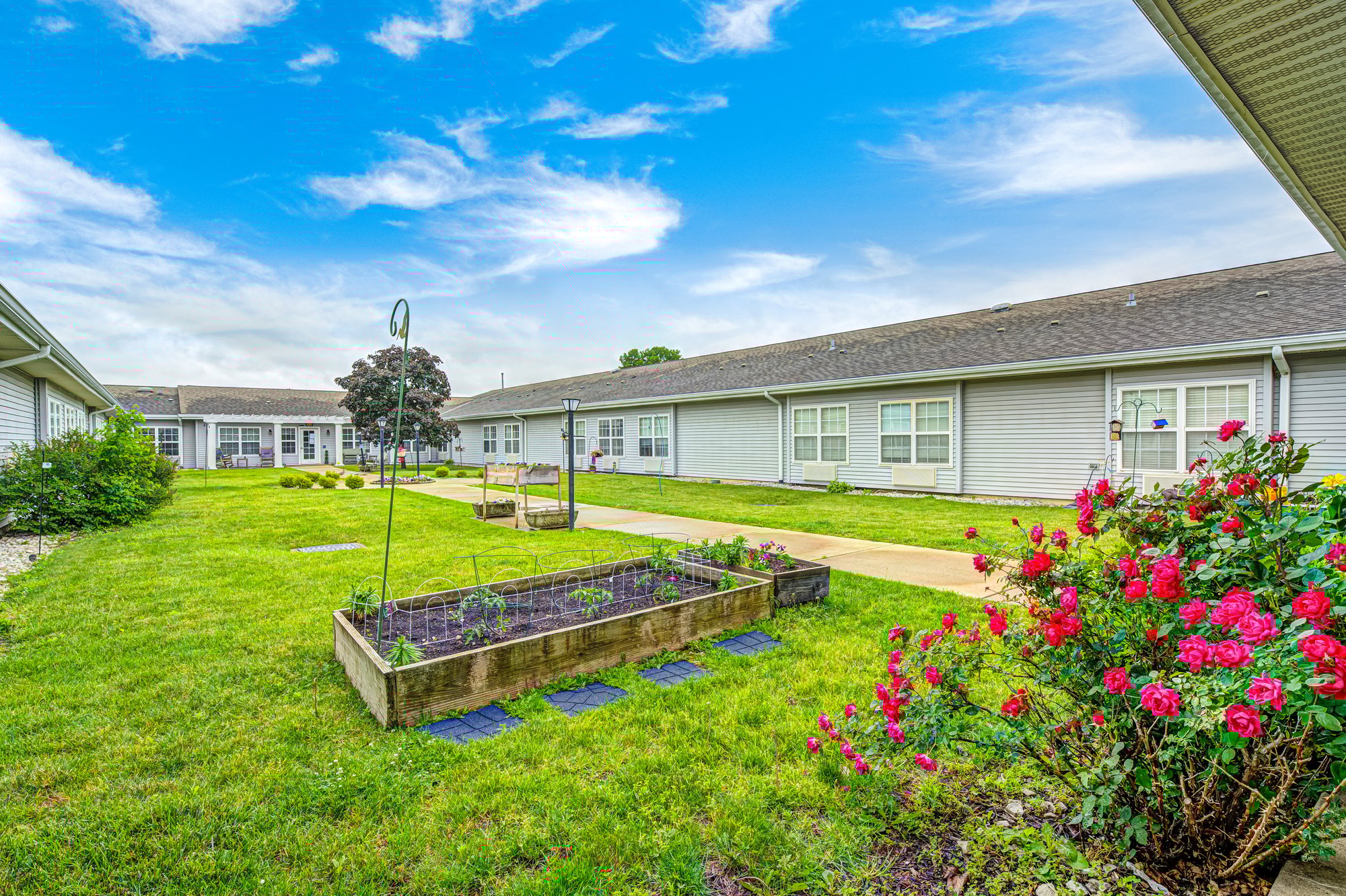 DGPL-AL-courtyard-032-1