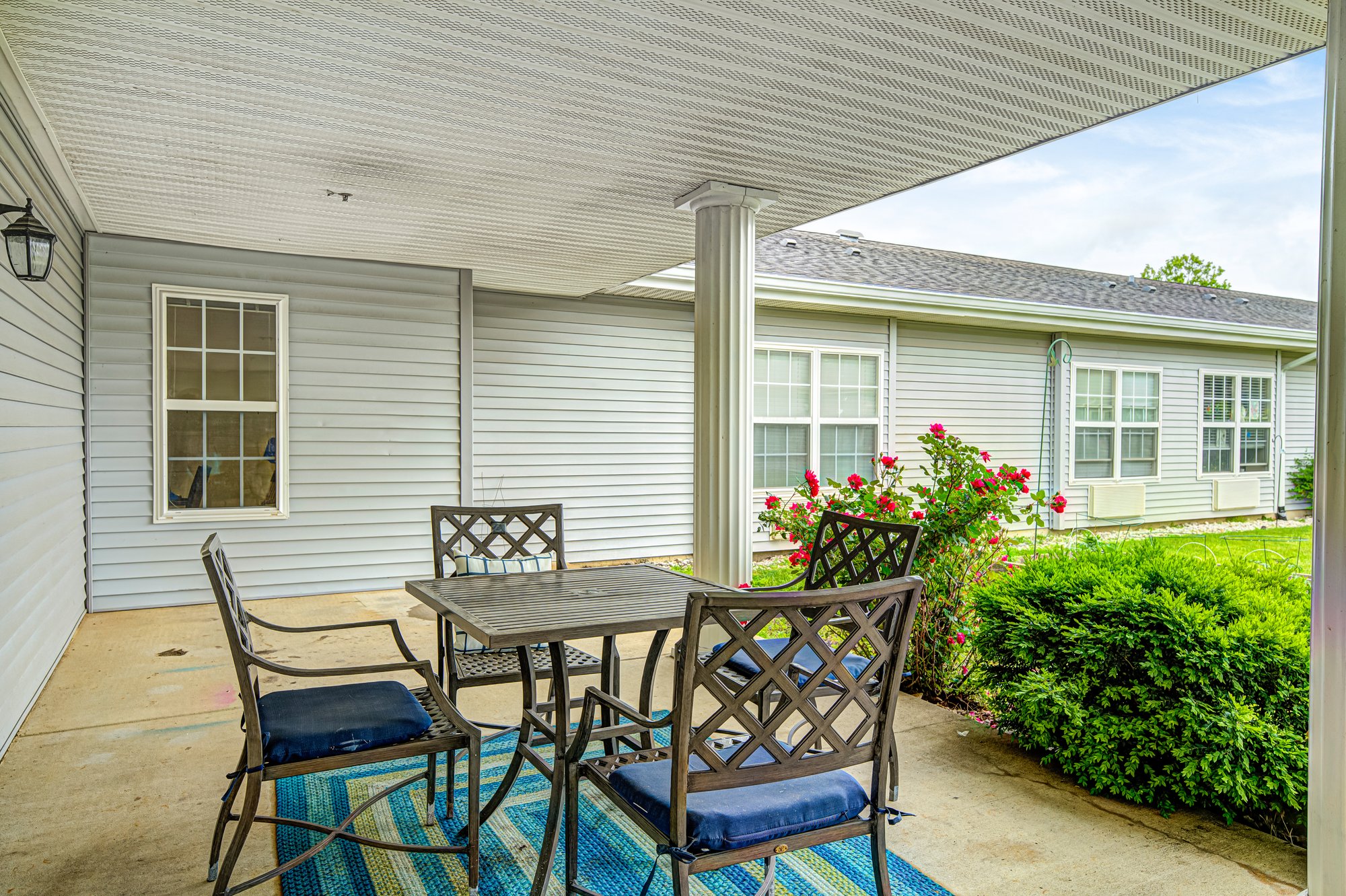 DGPL-AL-courtyard-033-1