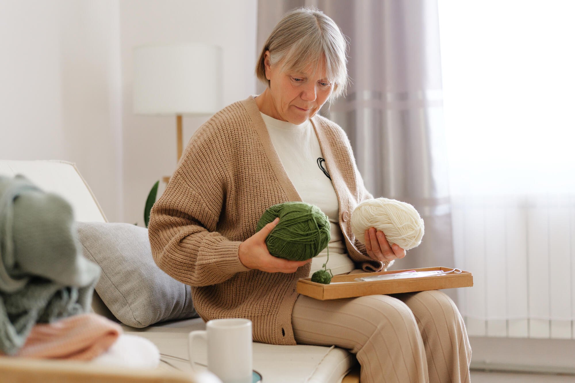 Indoor Winter Activities That Help Seniors Keep Their Minds Engaged