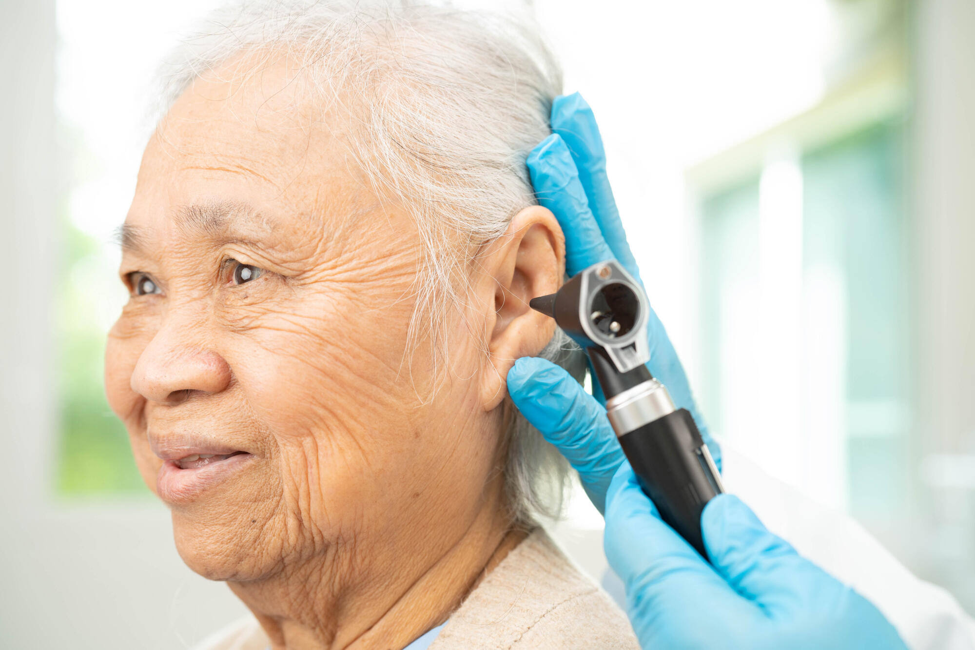 Recognizing Hearing Loss Symptoms in Seniors: Early Detection and Intervention
